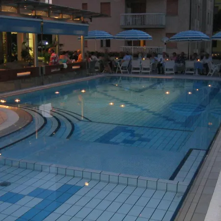 Отель Mayer Бибионе