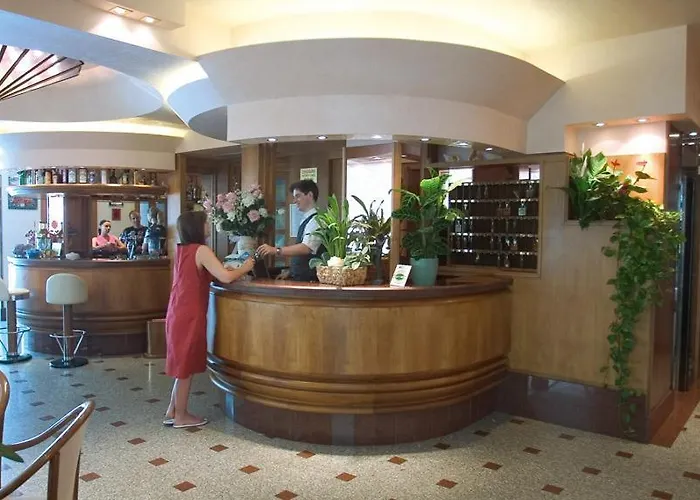 梅尔酒店 比比翁