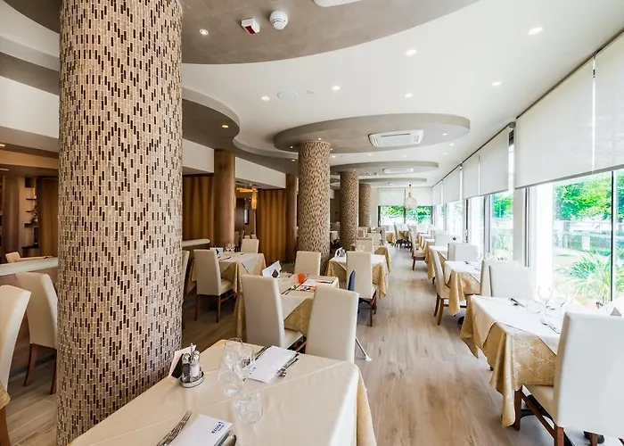 梅尔酒店 比比翁